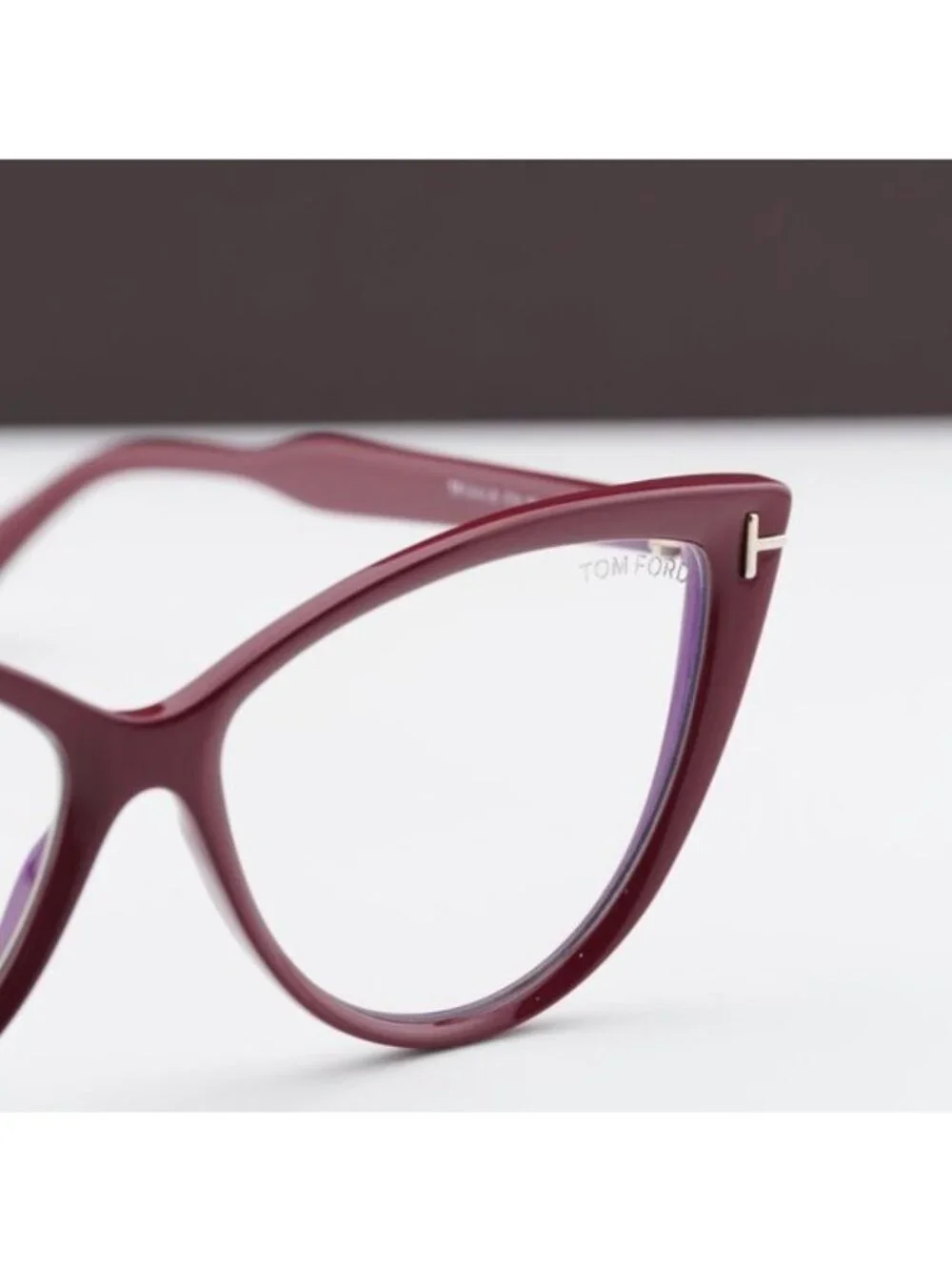 Tom Ford model ft5843